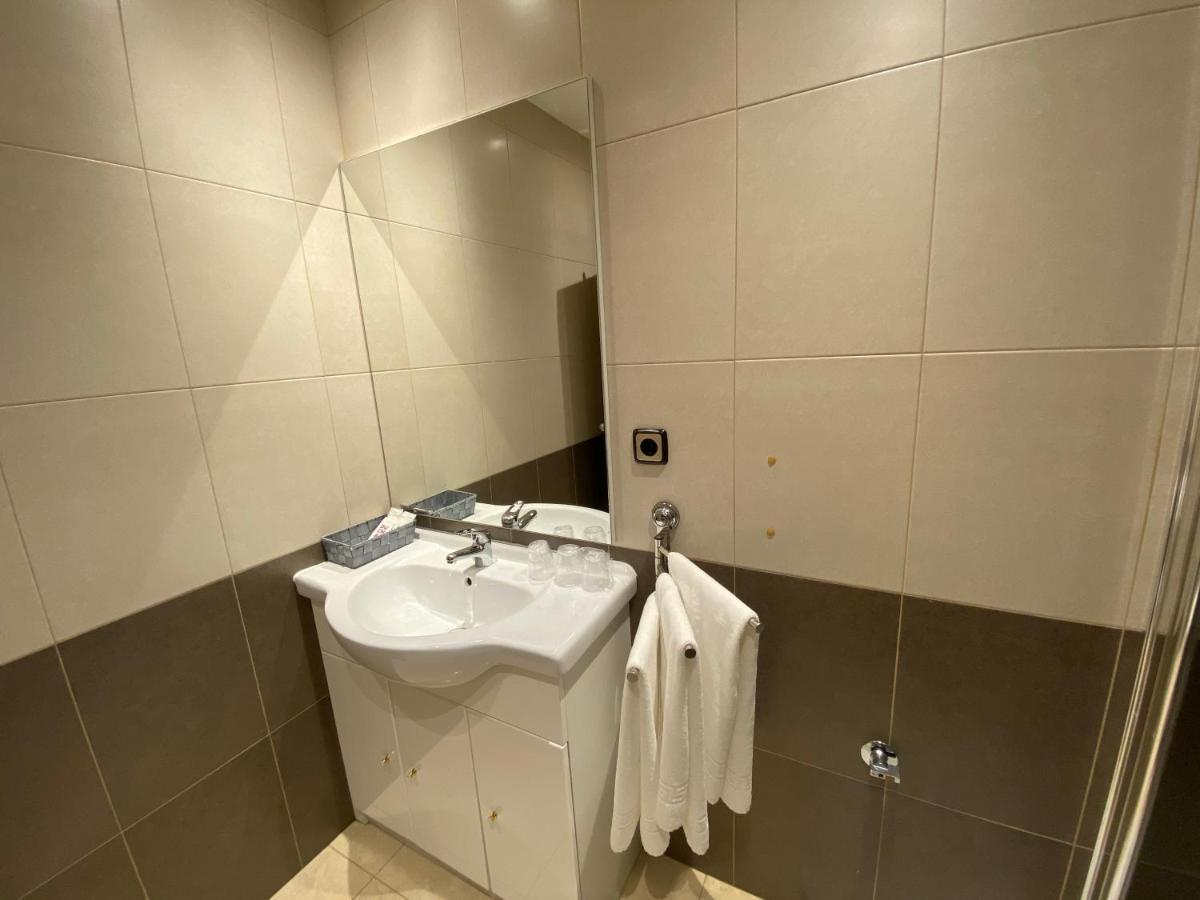 Prober_Consuegra Apartment Pas De La Casa Luaran gambar
